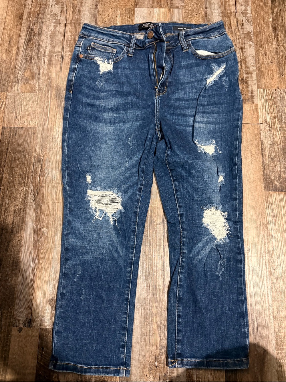 Judy Blue Distressed capri